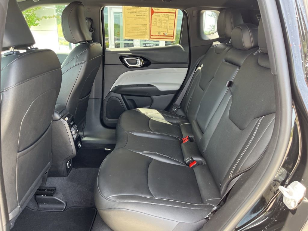 Used 2025 Jeep Compass Limited AWD/4WD image 13