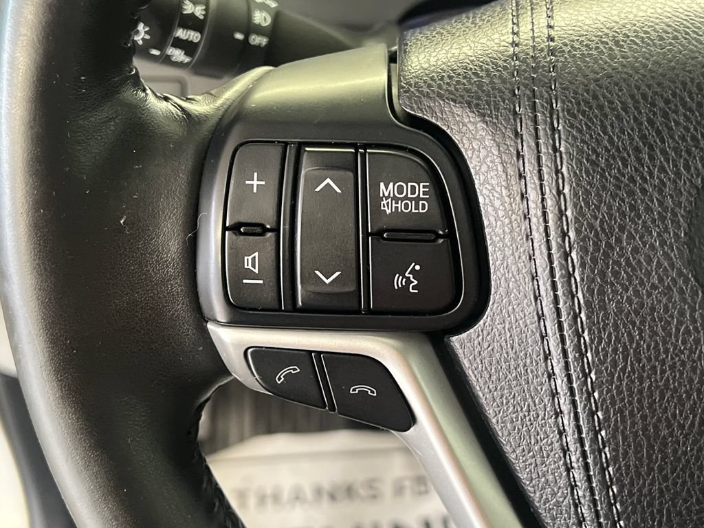 Used 2018 Toyota Highlander XLE AWD/4WD image 24