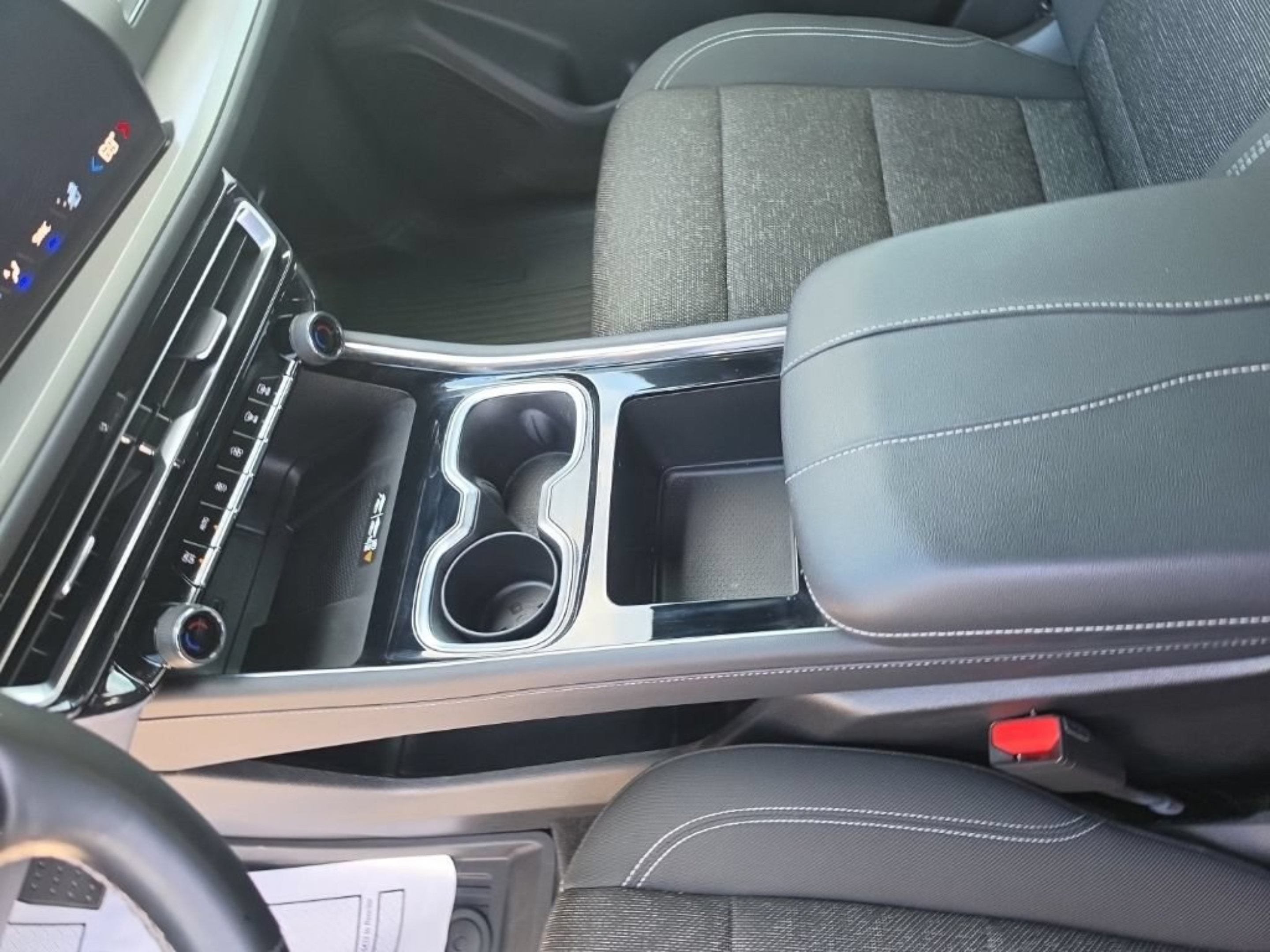 Used 2025 Chevrolet Traverse LT w/ LPO, Floor Liner Package FWD image 19