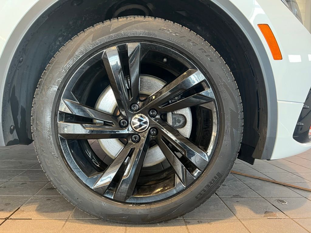 Used 2023 Volkswagen Tiguan SE R-Line AWD/4WD image 12
