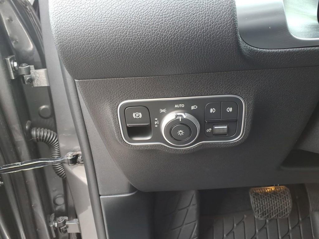 New 2026 Mercedes-Benz GLB 250 4MATIC image 17