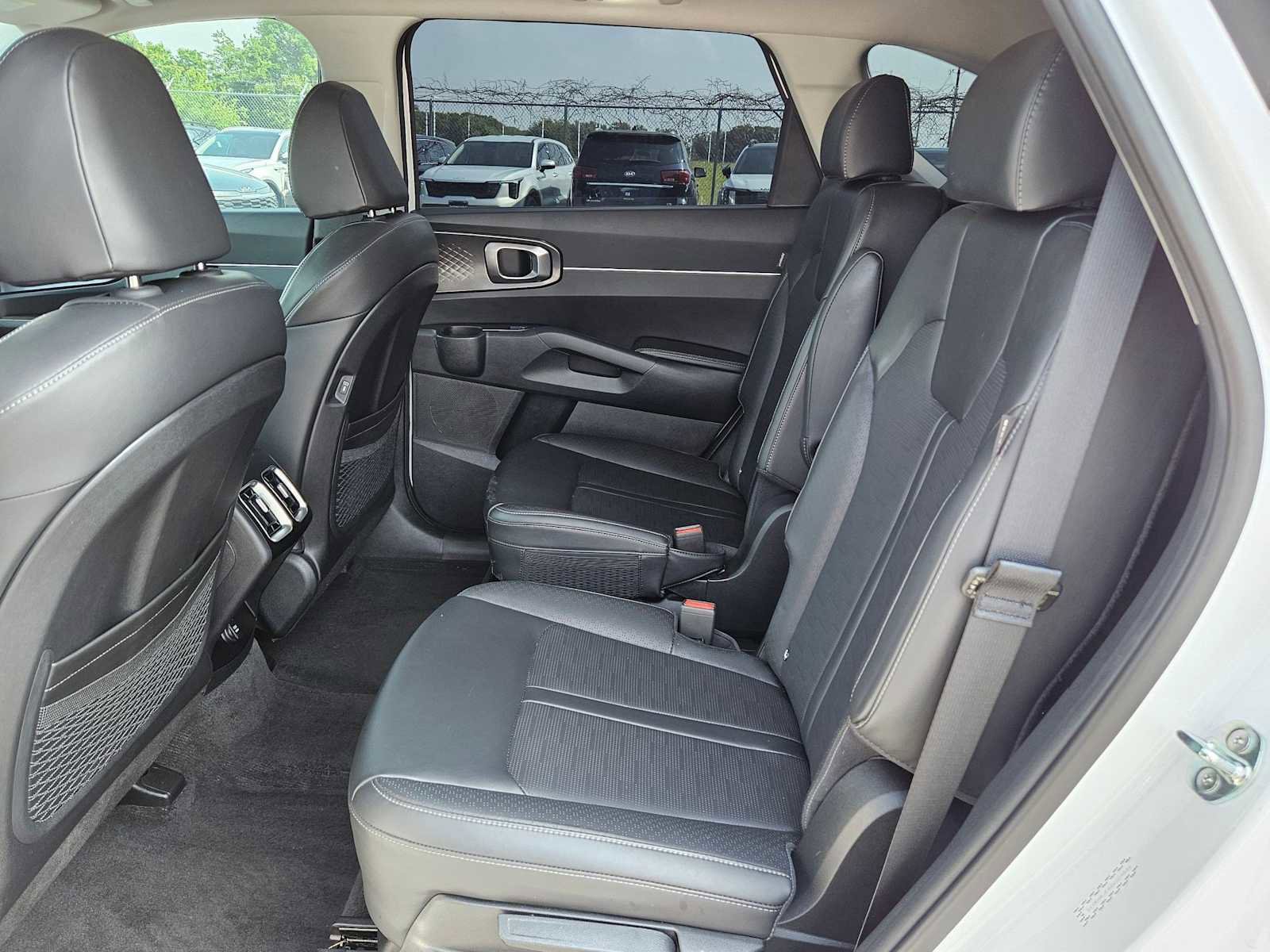 Certified 2025 Kia Sorento EX w/ Panoramic Sunroof Package FWD image 17