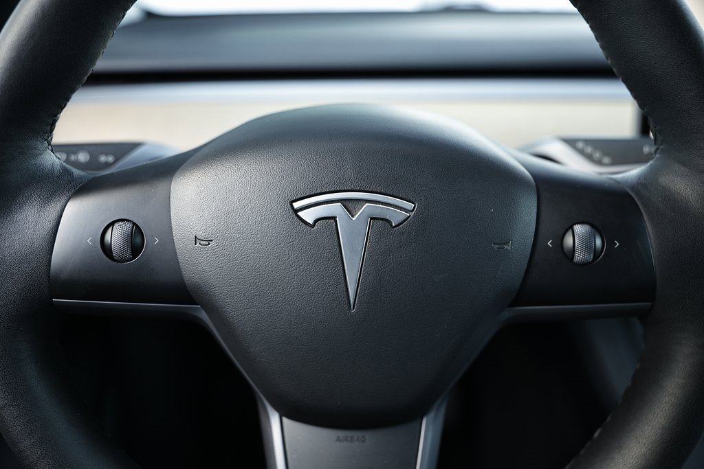 Used 2022 Tesla Model Y Long Range image 33