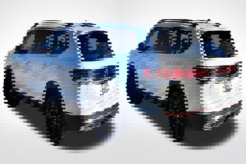 Certified 2026 Volkswagen Atlas SE w/ Black Wheel Package image 13