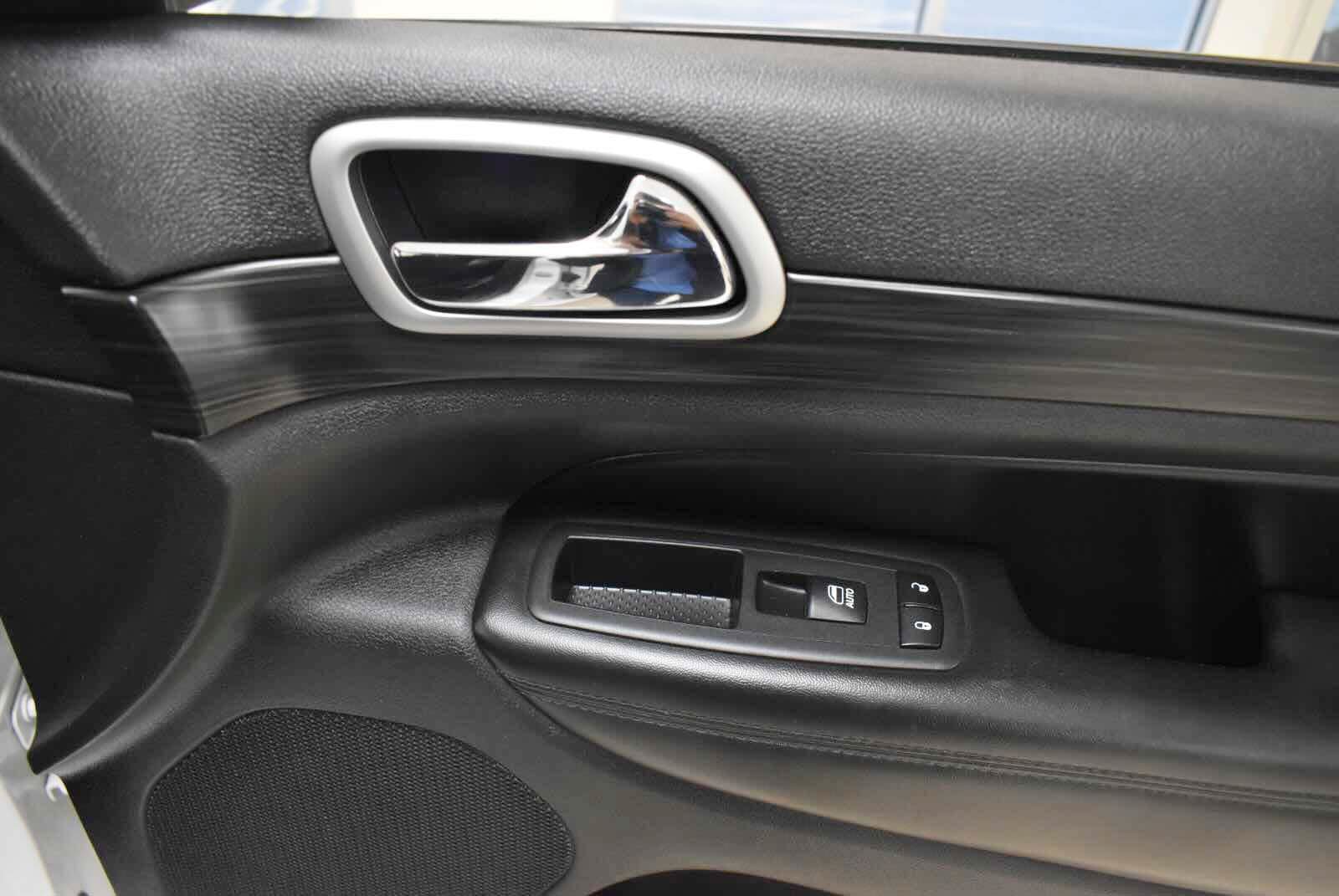 Used 2019 Jeep Grand Cherokee Altitude AWD/4WD image 46
