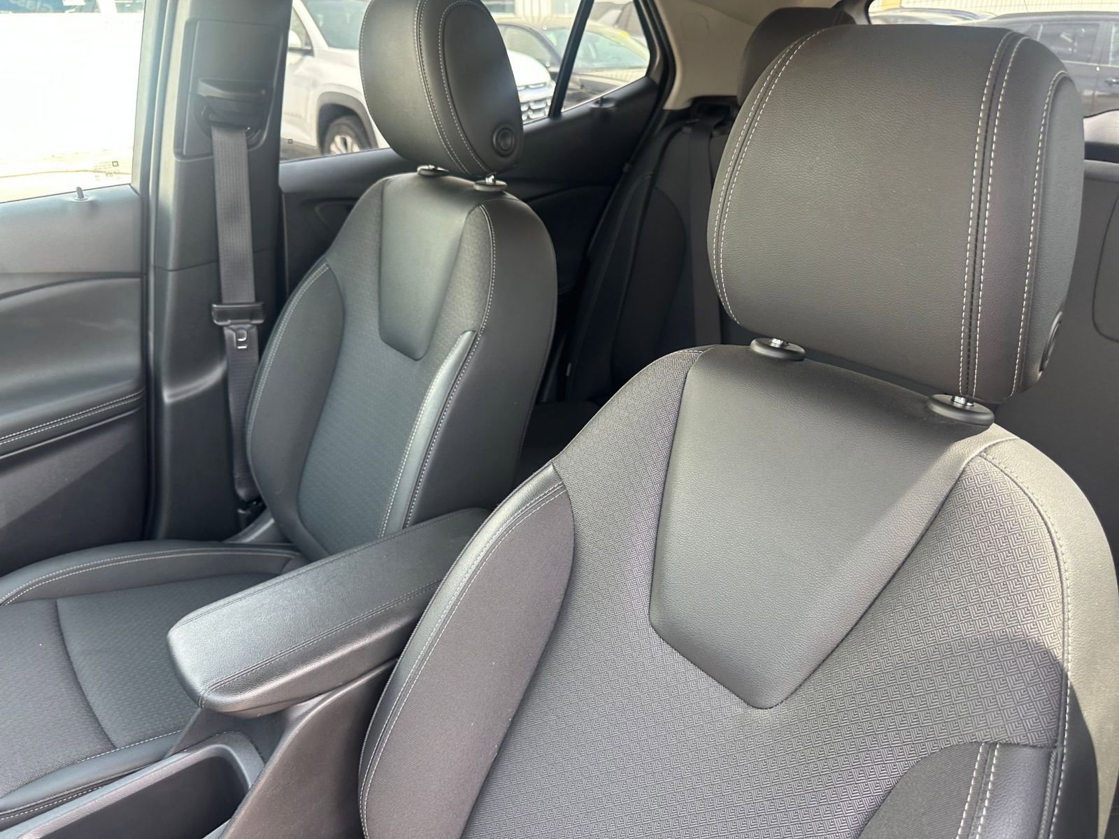 Used 2025 Buick Encore GX Preferred image 35