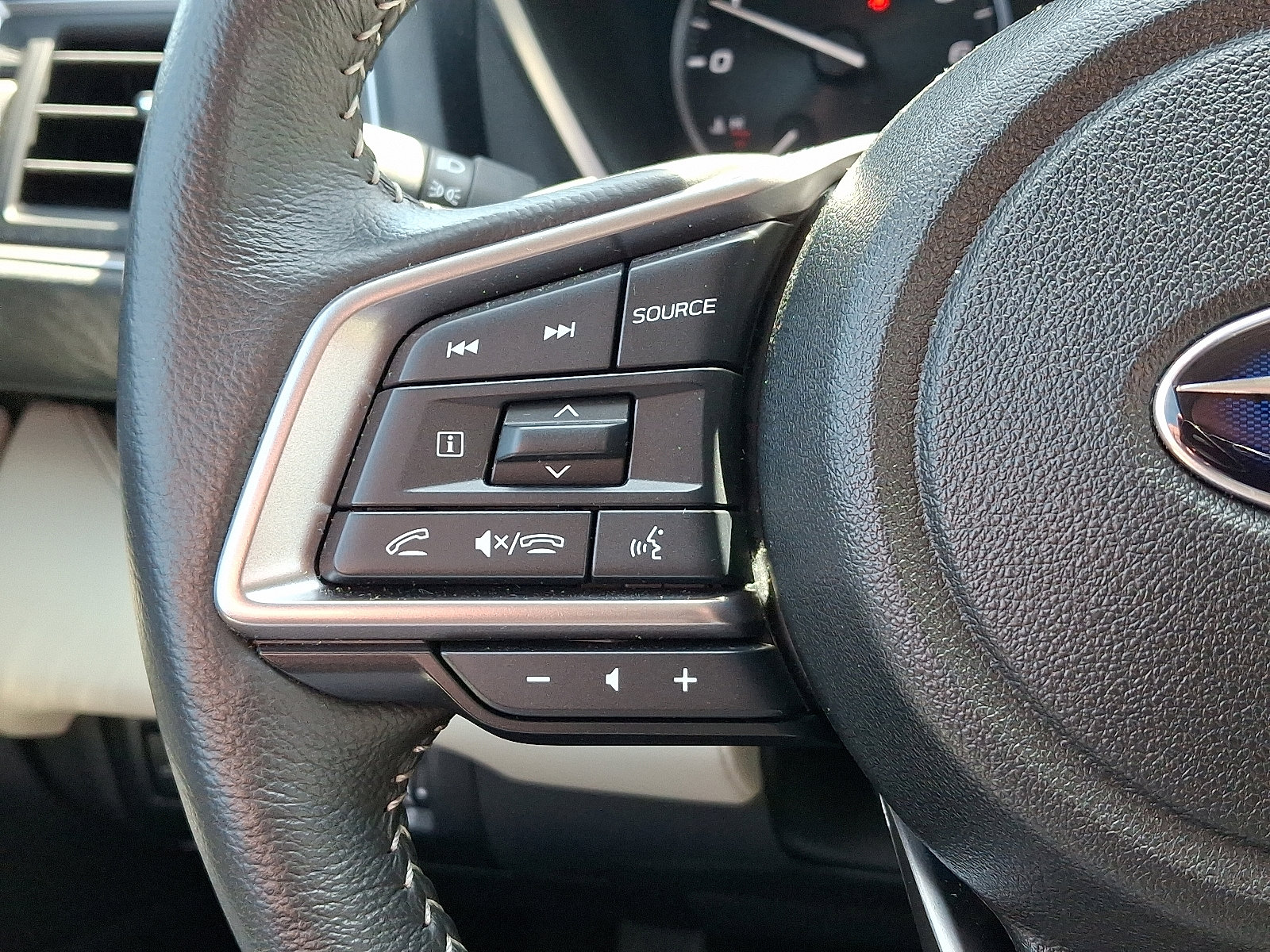 Certified 2024 Subaru Ascent Limited w/ Popular Package #2 image 23