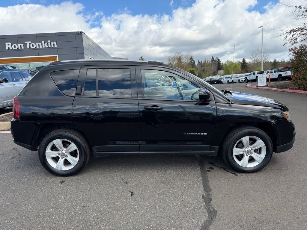 Used 2016 Jeep Compass Latitude image 8
