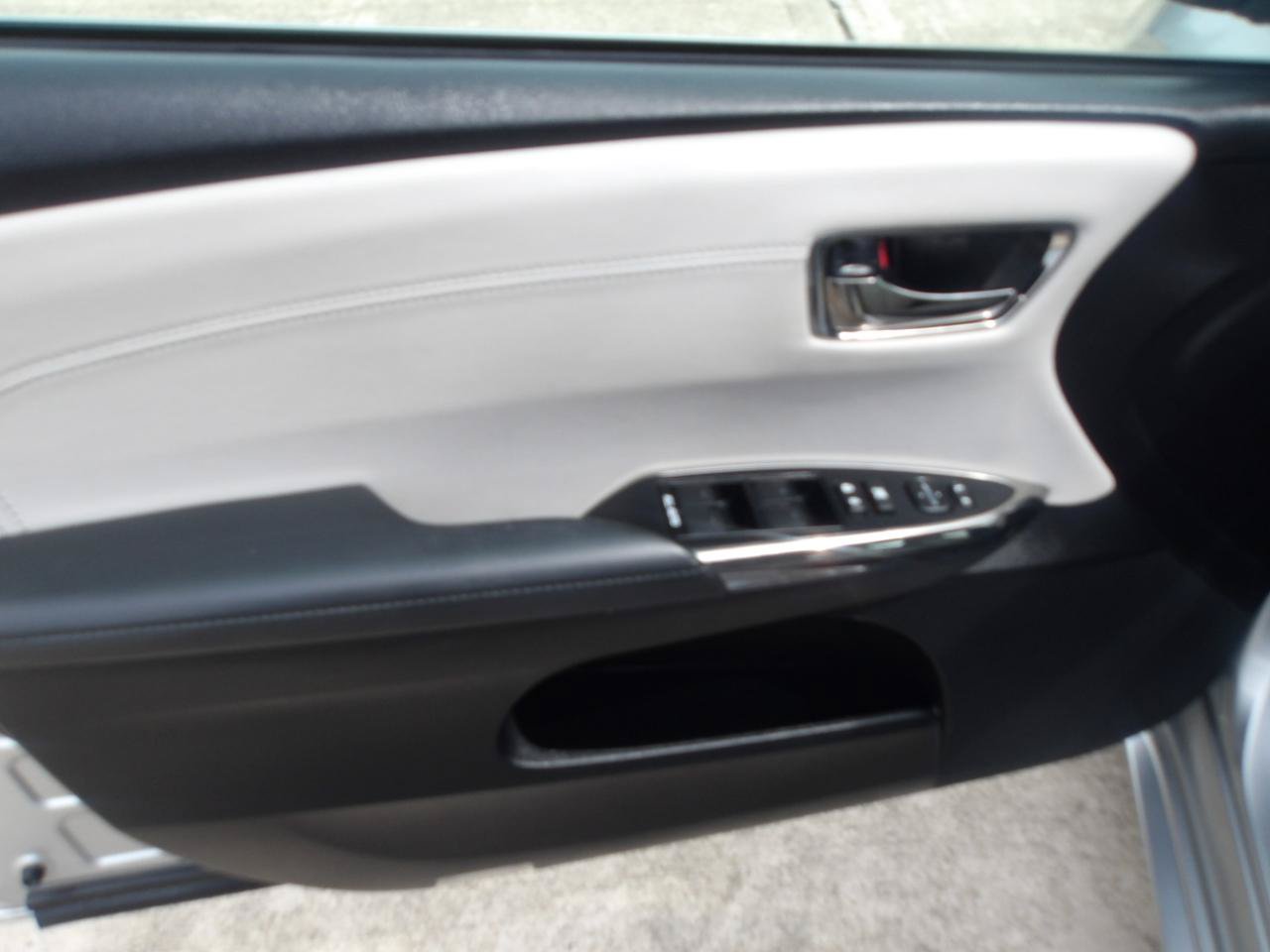 Used 2016 Toyota Avalon XLE FWD image 18