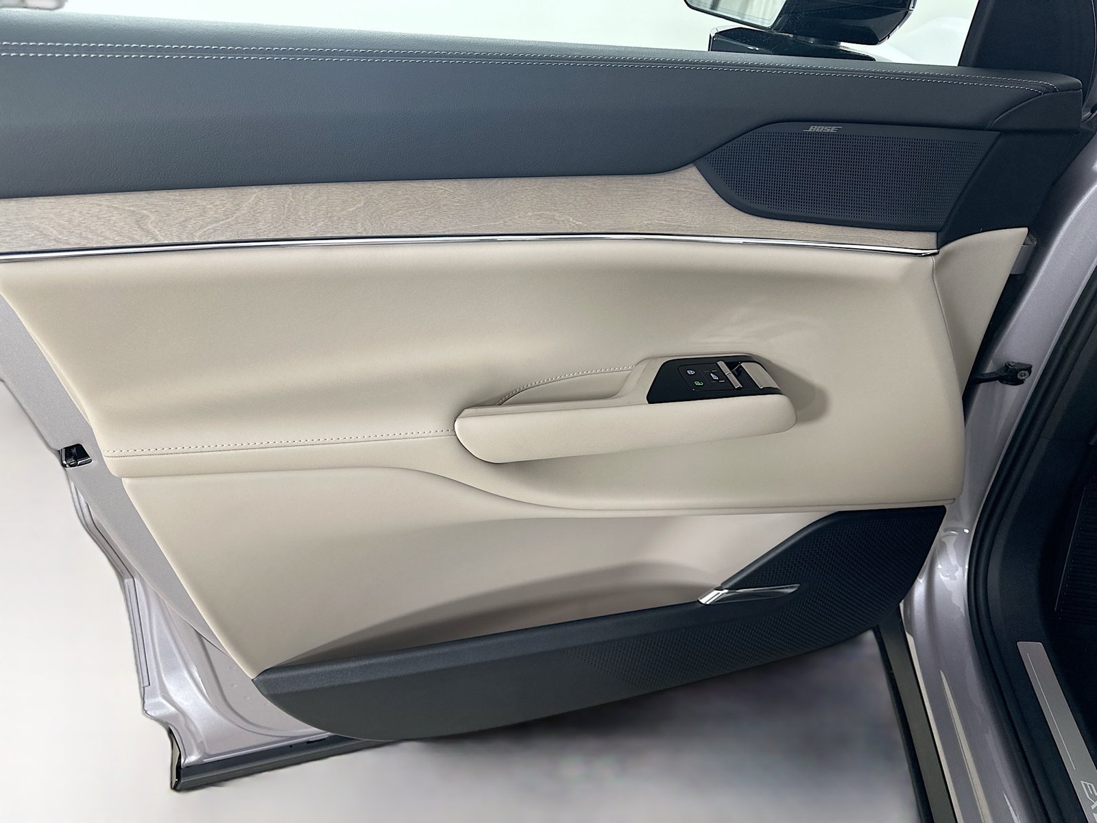 New 2026 Volvo EX90 Plus AWD/4WD image 16