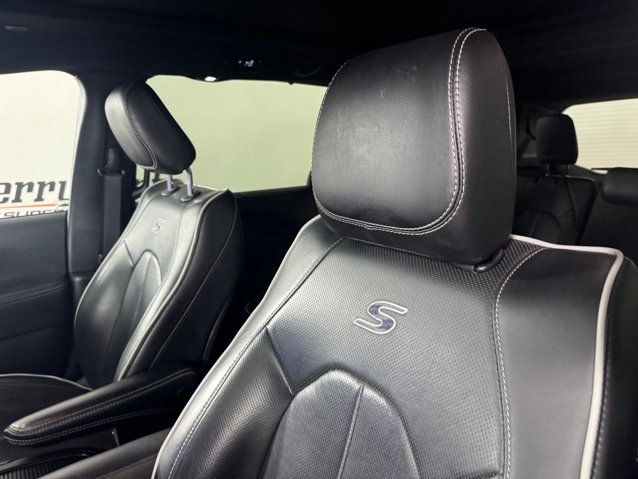 Used 2025 Chrysler Pacifica Limited FWD image 10