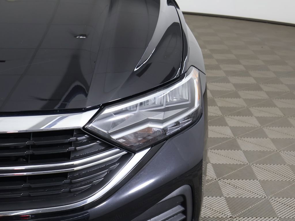 Used 2024 Volkswagen Jetta SE image 14