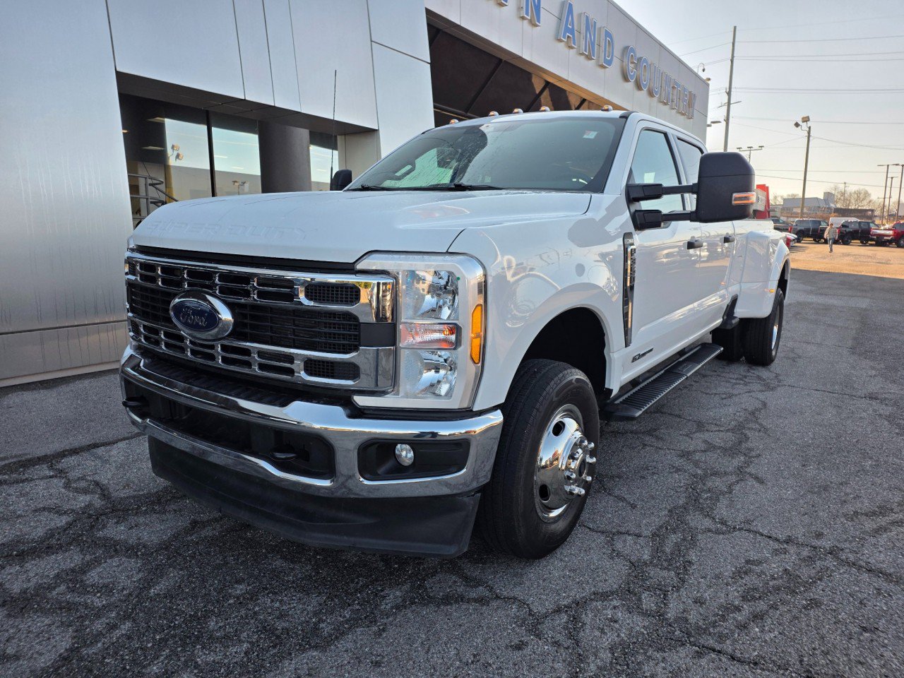Used 2025 Ford F350 XLT AWD/4WD image 2