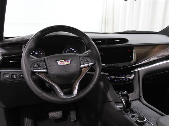 Certified 2025 Cadillac XT6 Premium Luxury w/ Platinum Package image 6
