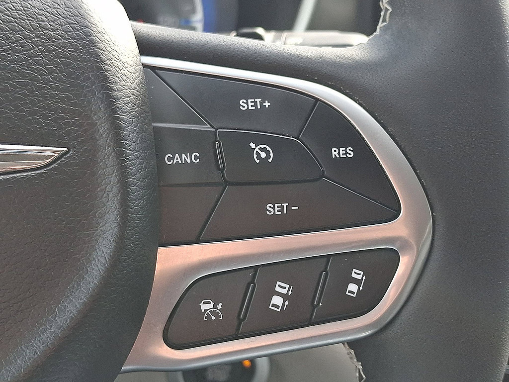 Used 2024 Chrysler Pacifica Touring-L FWD image 47
