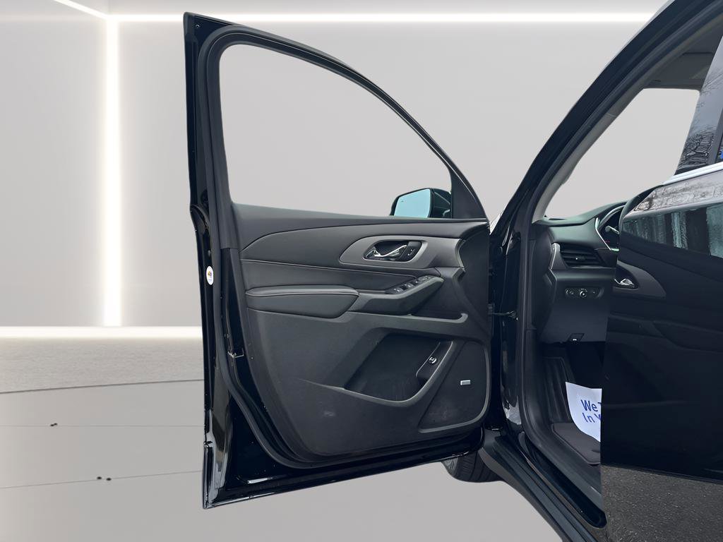 Used 2020 Chevrolet Traverse LT w/ LT Premium Package image 18