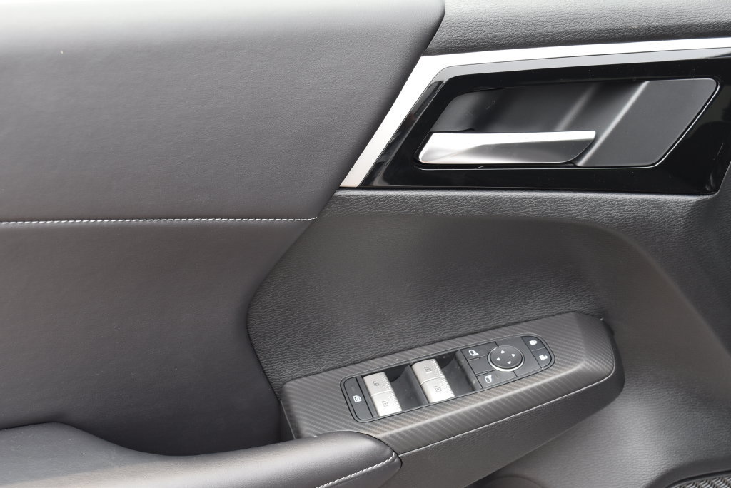 New 2026 Mitsubishi Outlander LE AWD/4WD image 10