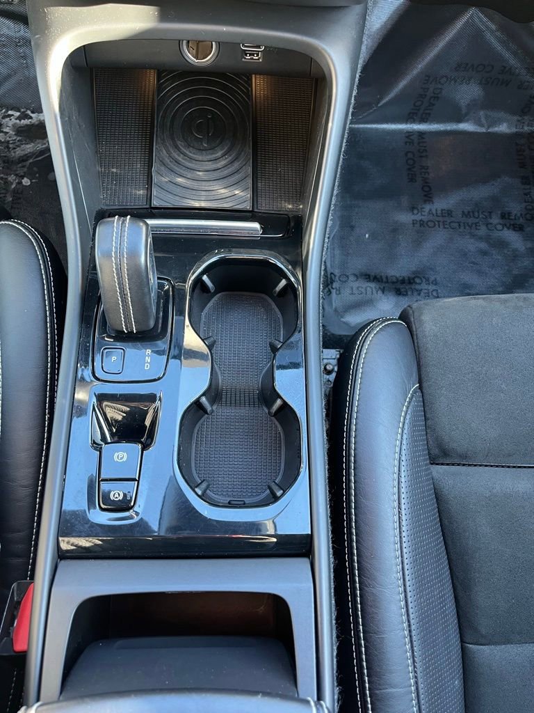 Used 2019 Volvo XC40 T5 R-Design image 20