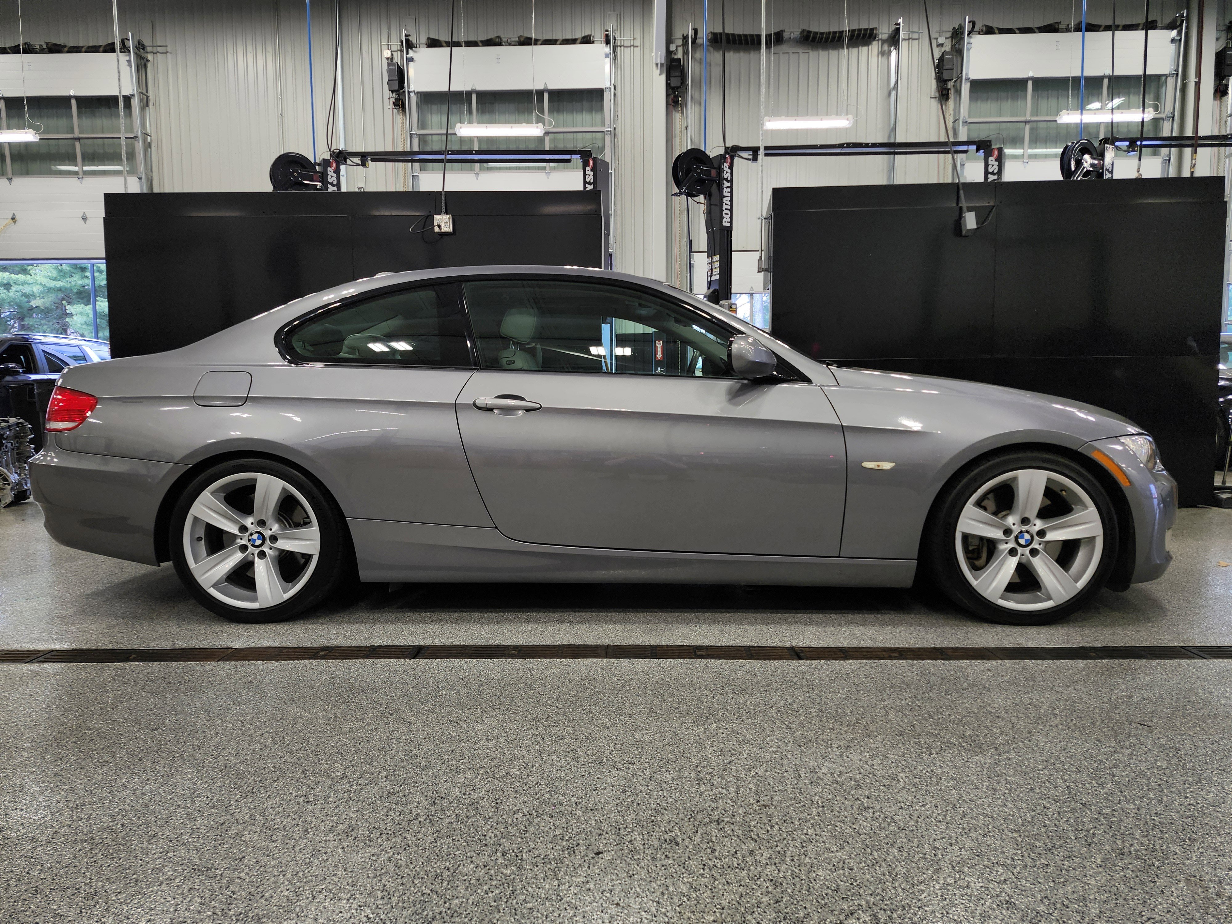 Used 2010 BMW 335i Coupe image 2