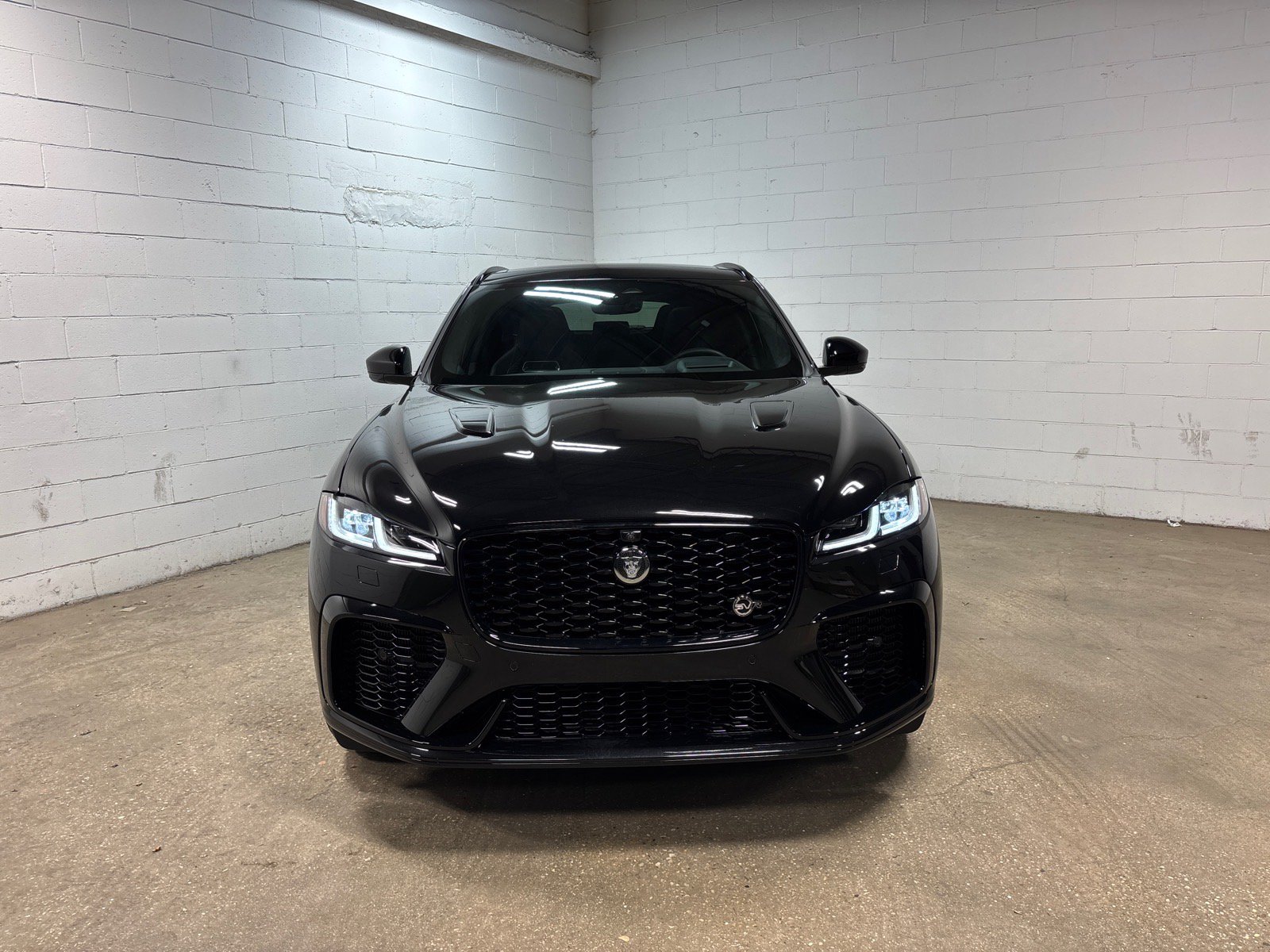 New 2026 Jaguar F-PACE SVR 575 Edition AWD/4WD image 3