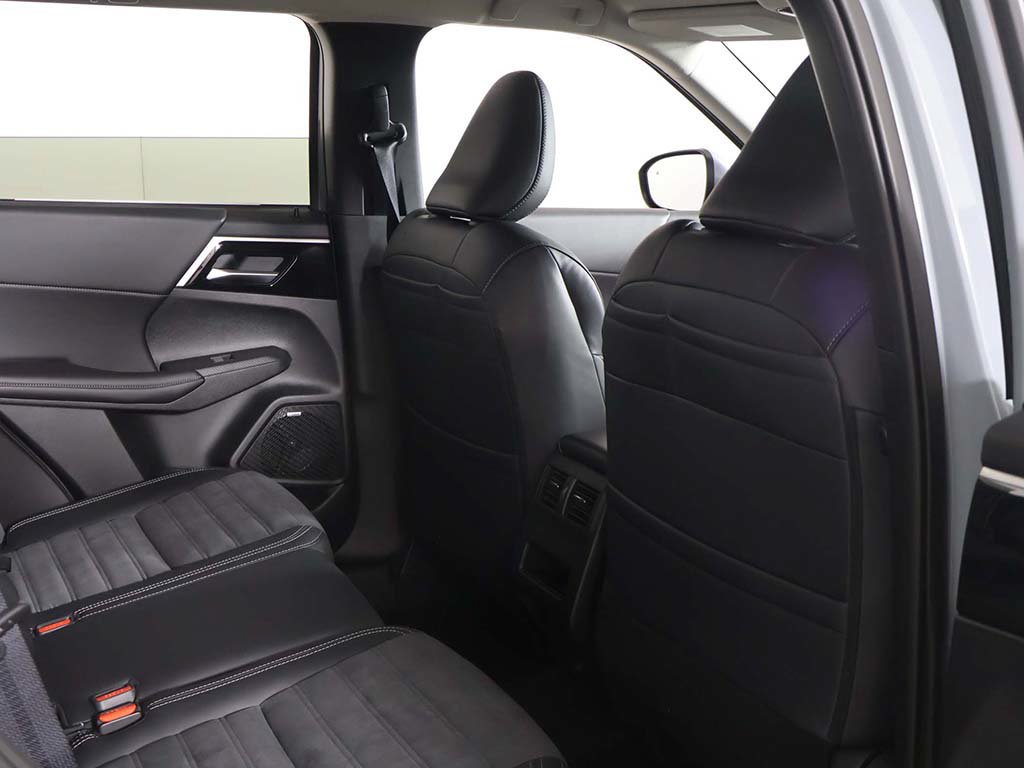 New 2026 Mitsubishi Outlander SE FWD image 30