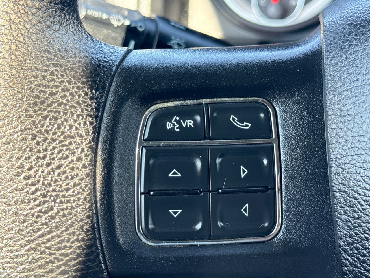 Used 2016 RAM 2500 SLT AWD/4WD image 28