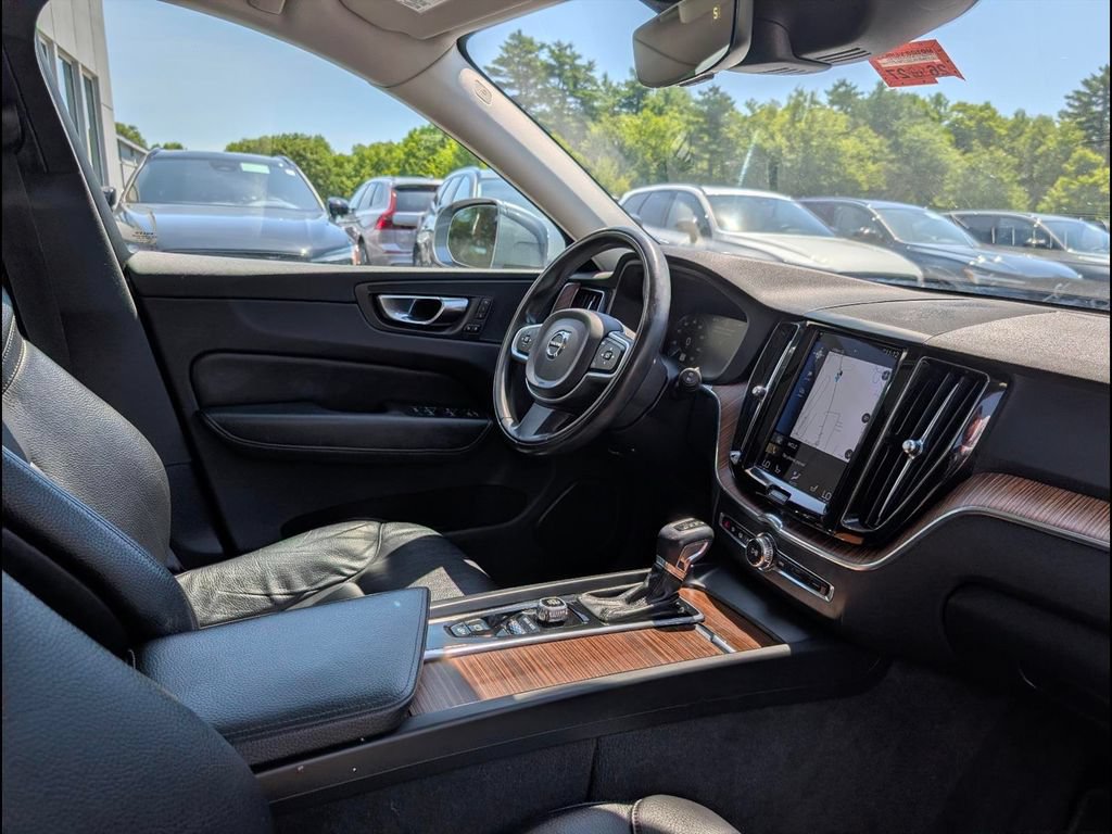 Used 2021 Volvo XC60 T6 Momentum AWD/4WD image 20