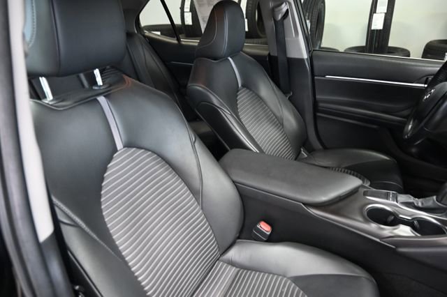 Used 2022 Toyota Camry SE image 9
