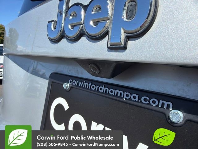 Used 2015 Jeep Renegade Latitude AWD/4WD image 11