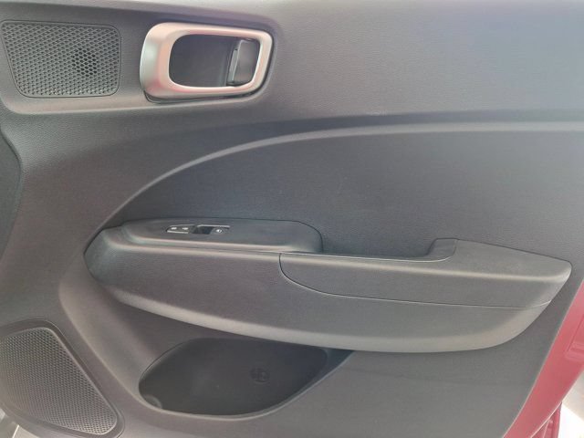 Used 2025 Hyundai Venue SEL FWD image 33