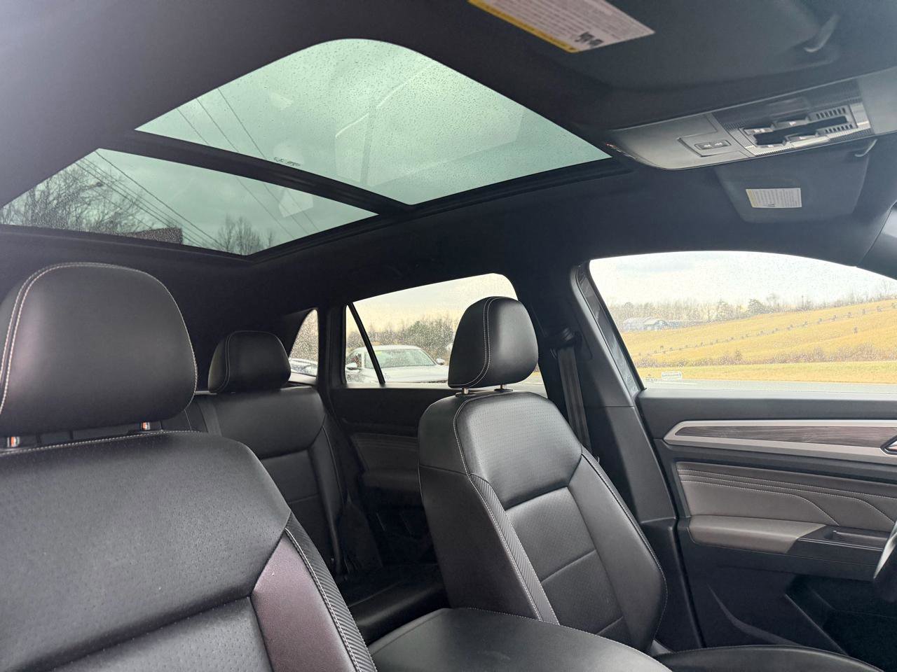 Used 2021 Volkswagen Atlas Cross Sport SE w/ Panoramic Sunroof Package FWD image 25