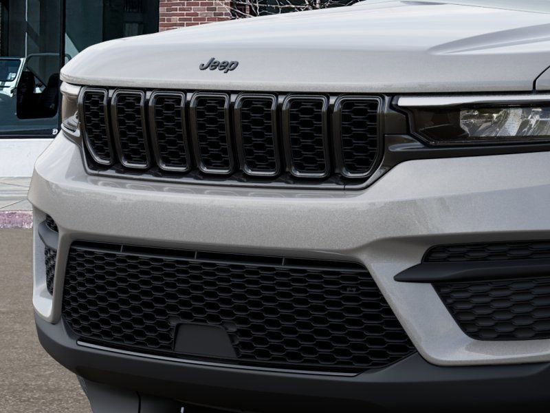 New 2025 Jeep Grand Cherokee Altitude image 11