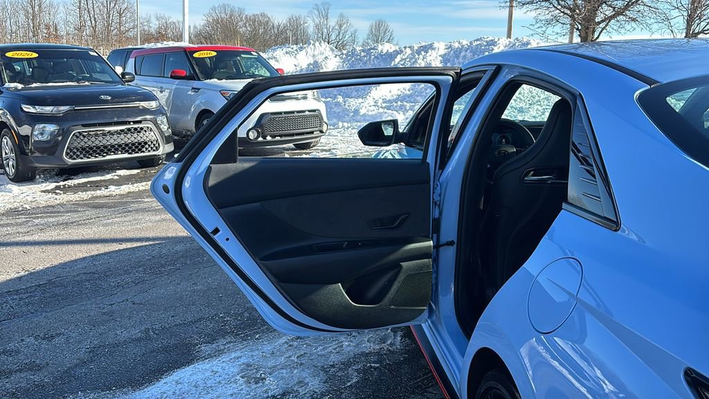 Used 2025 Hyundai Elantra N Base image 28
