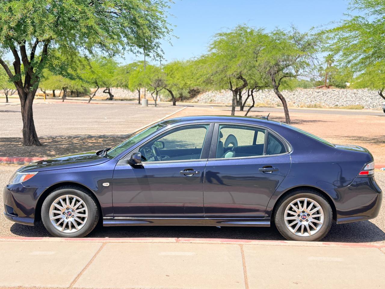 Used 2009 Saab 9-3 2.0T w/ Cold Weather Package FWD image 2