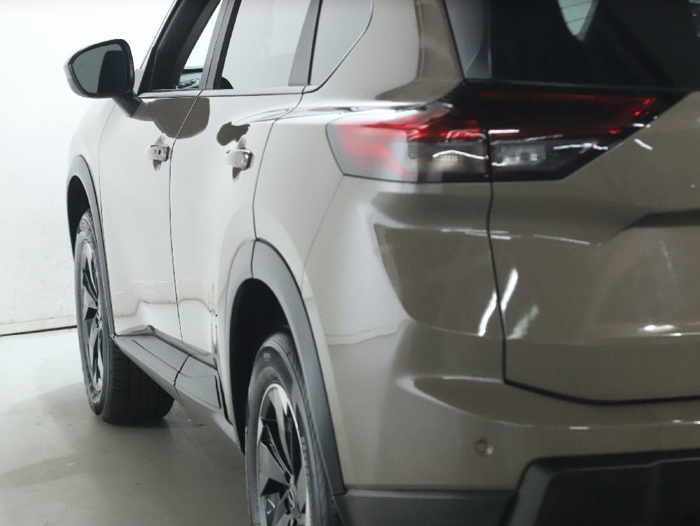 Used 2025 Nissan Rogue SV AWD/4WD image 42