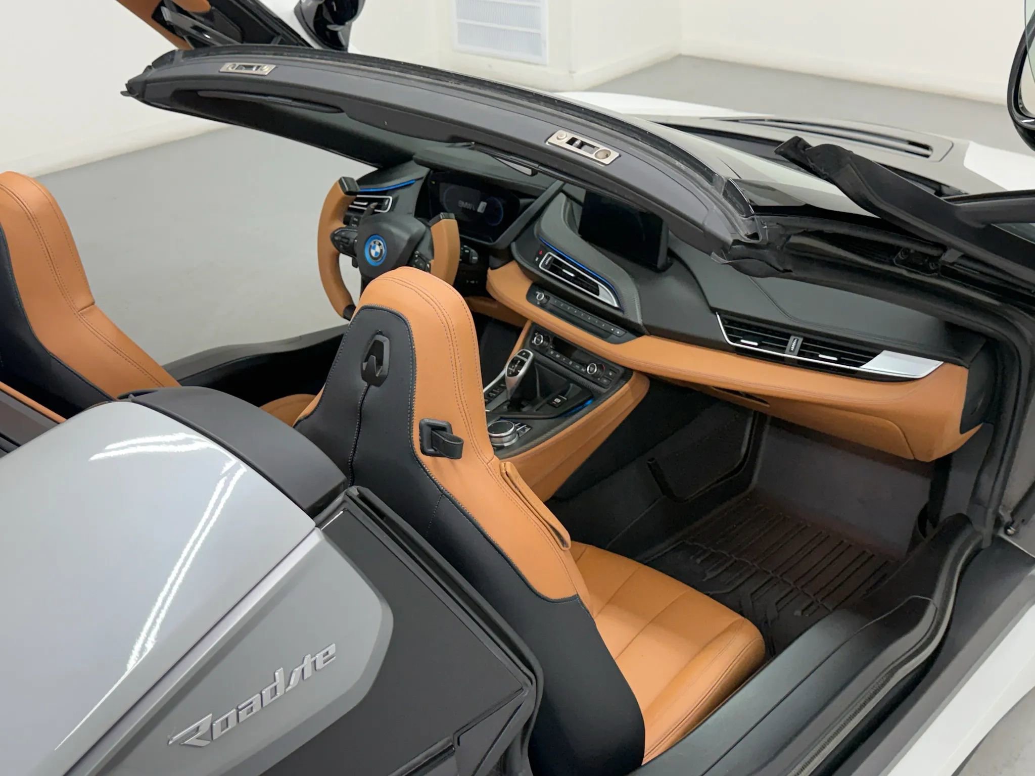 Used 2019 BMW i8 Roadster image 12