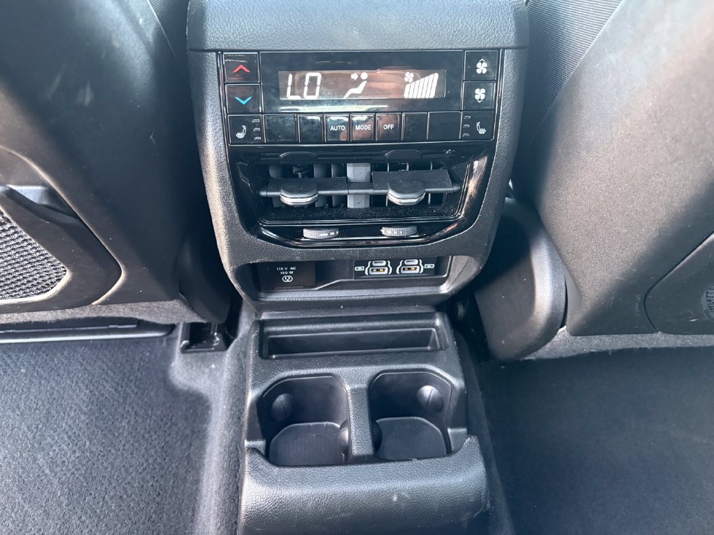 Used 2025 Jeep Grand Cherokee L Limited w/ Black Appearance Package AWD/4WD image 25