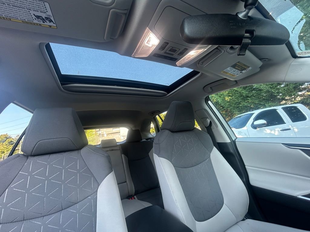 Used 2022 Toyota RAV4 XLE image 27
