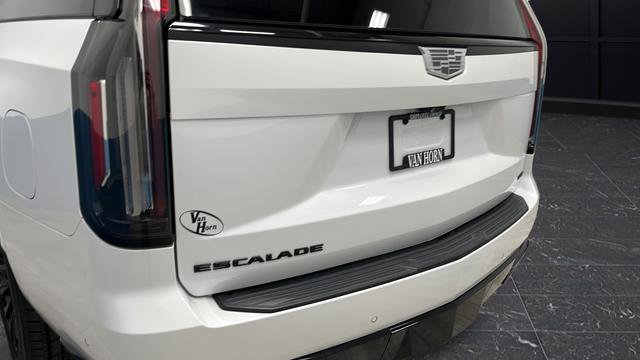 Used 2023 Cadillac Escalade ESV Sport Platinum w/ LPO, ONYX Package AWD/4WD image 44
