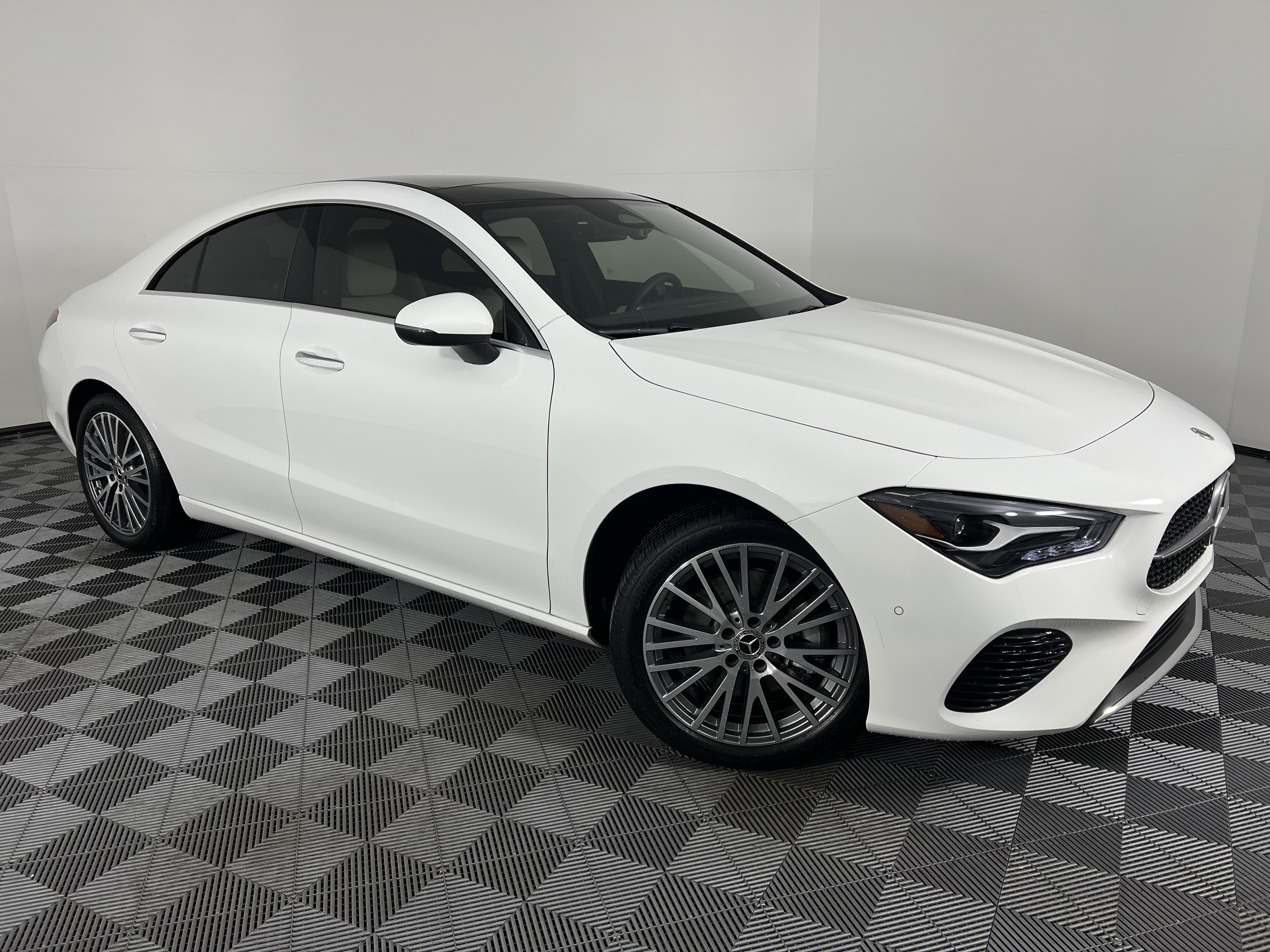 Used 2025 Mercedes-Benz CLA 250 4MATIC image 2