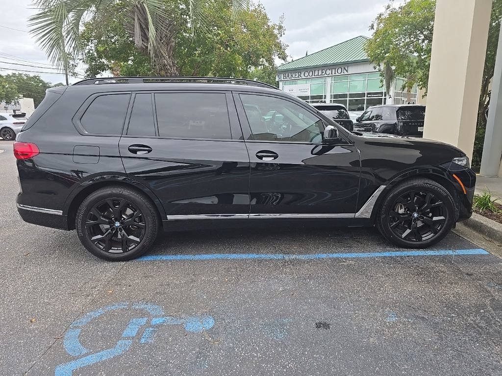 Used 2022 BMW X7 xDrive40i w/ Luxury Seating Package AWD/4WD image 3