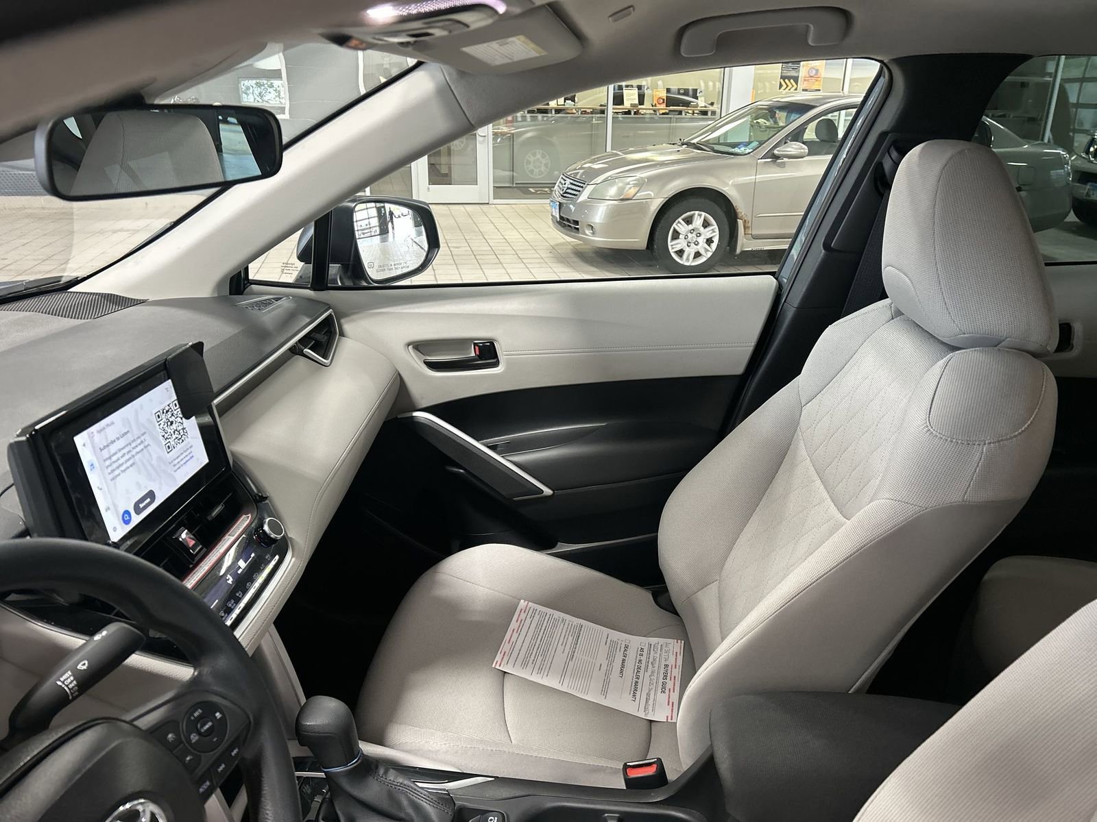 Used 2025 Toyota Corolla Cross L AWD/4WD image 3