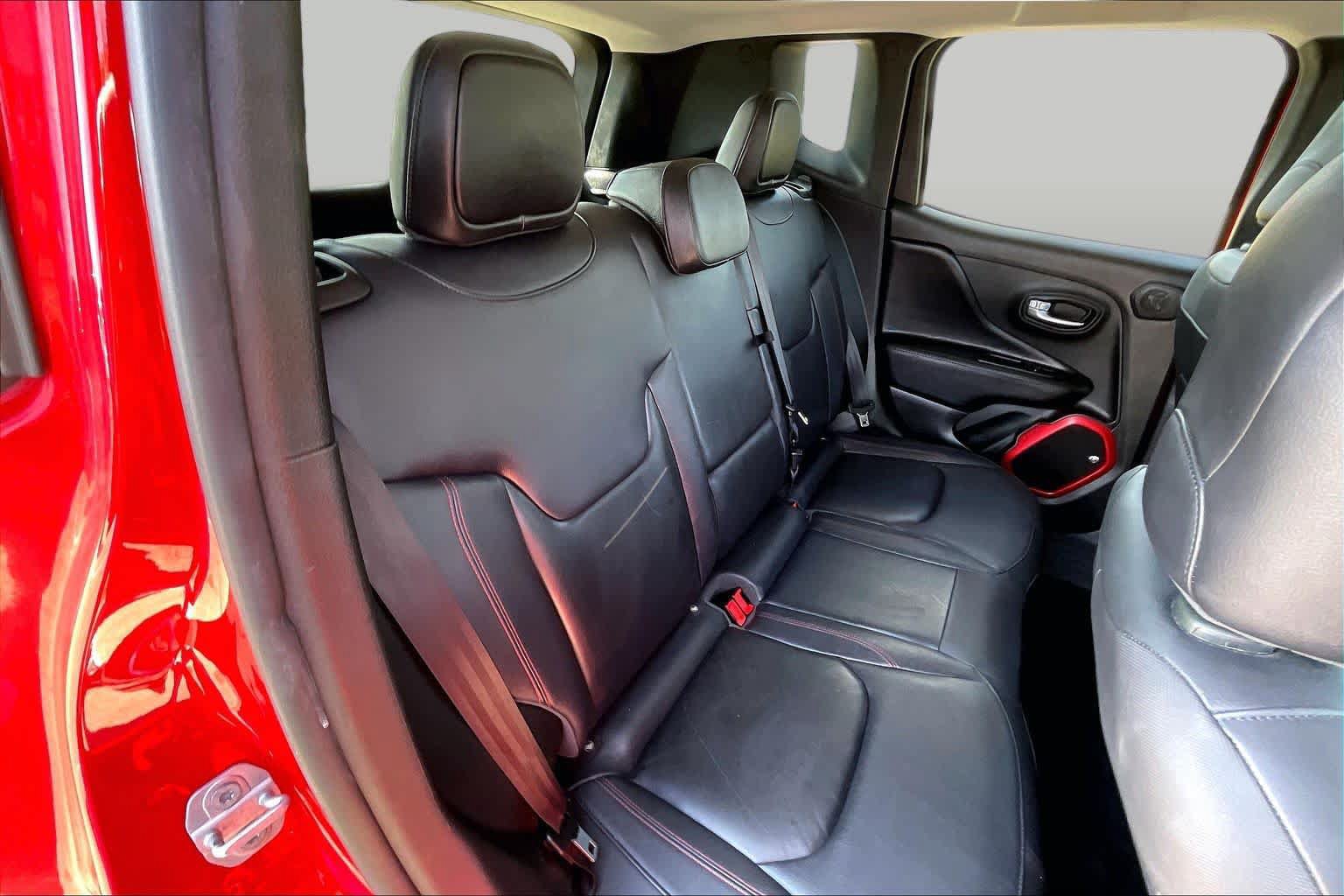 Used 2016 Jeep Renegade Trailhawk w/ Premium Trailhawk Package AWD/4WD image 20