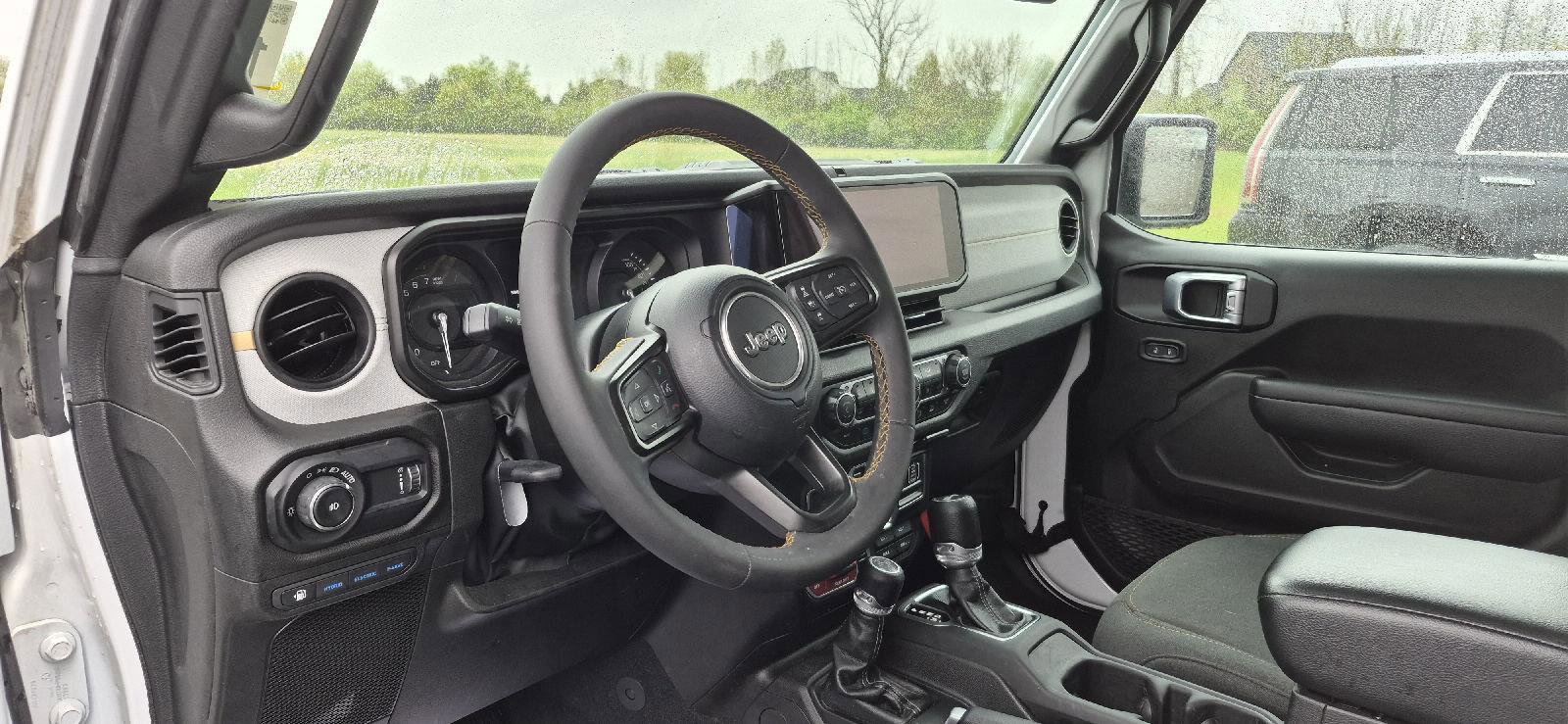 Used 2024 Jeep Wrangler Unlimited AWD/4WD image 8