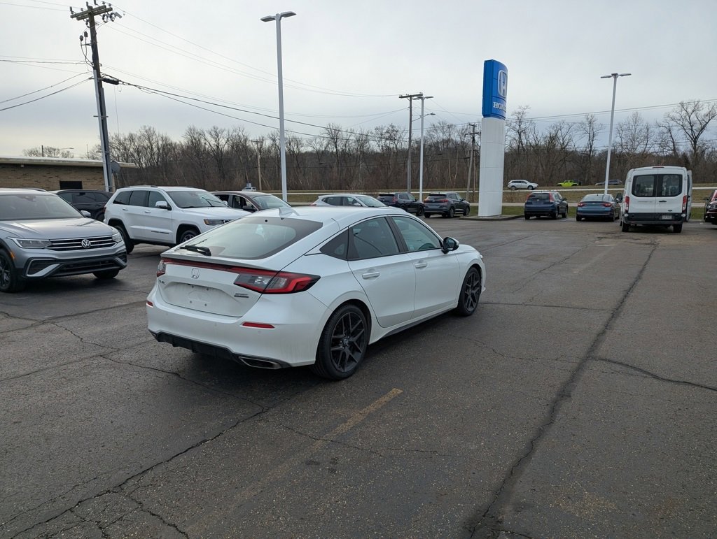 Certified 2024 Honda Civic Sport Touring image 3