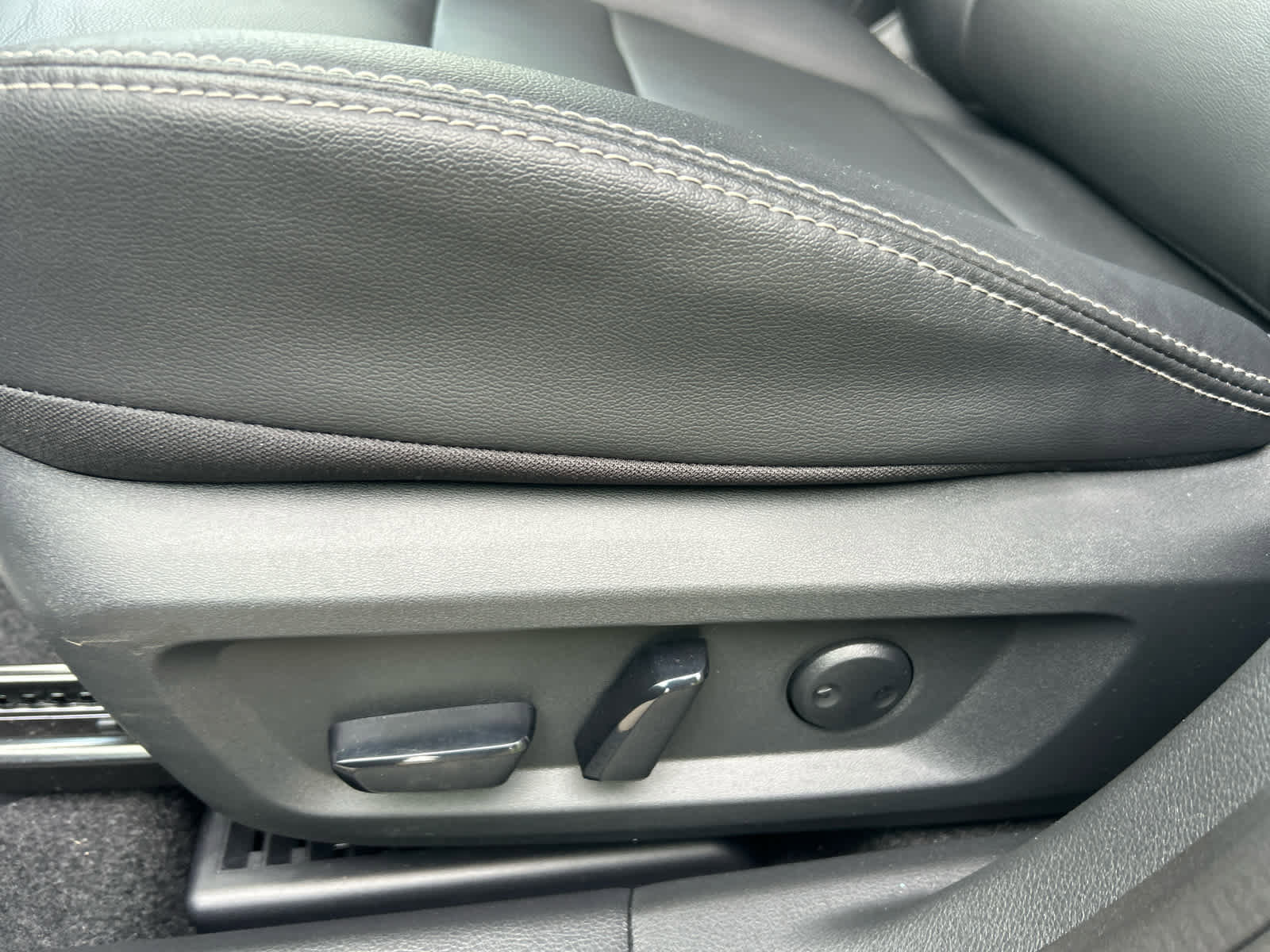 Used 2024 Nissan Rogue SL image 19