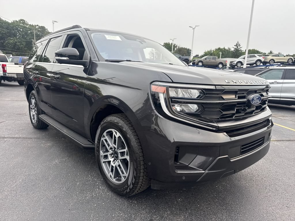 Used 2025 Ford Expedition Active AWD/4WD image 4