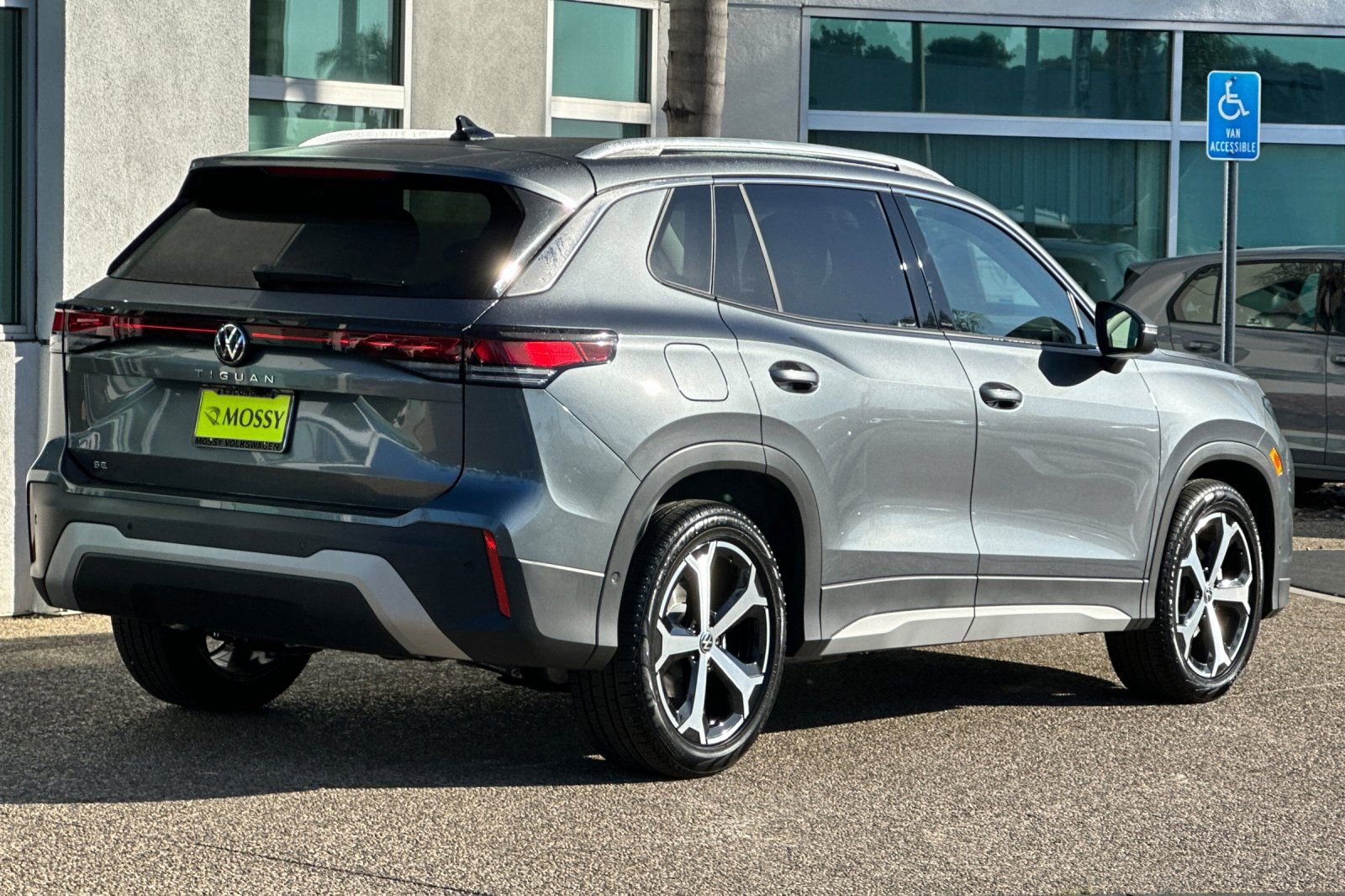 New 2026 Volkswagen Tiguan SE image 4