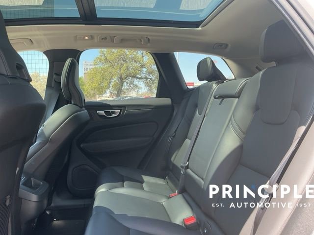 Certified 2025 Volvo XC60 B5 Core image 32
