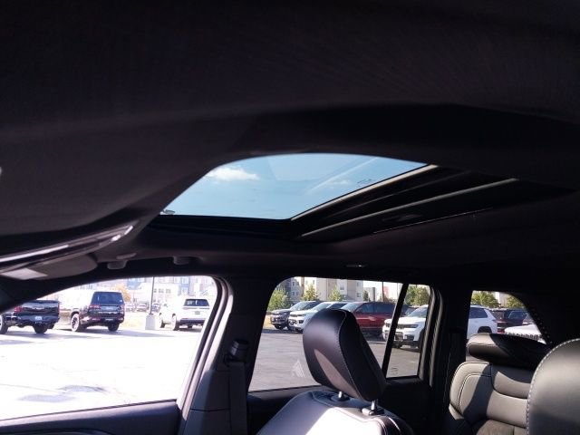 New 2025 Jeep Grand Cherokee Laredo image 16